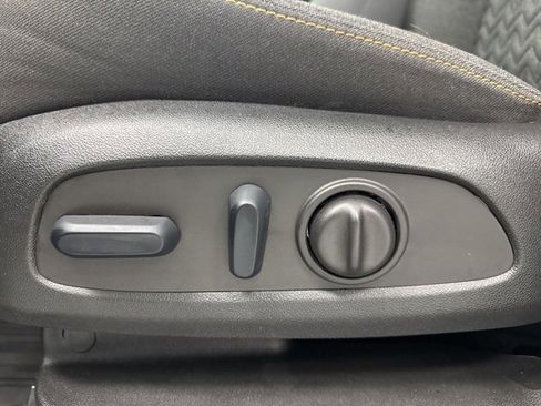 Used 2023 Chevrolet Equinox LT w/ Driver Convenience Package image 10