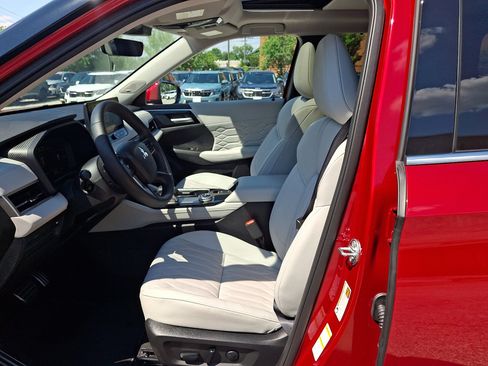 Used 2025 Mitsubishi Outlander SEL FWD image 23