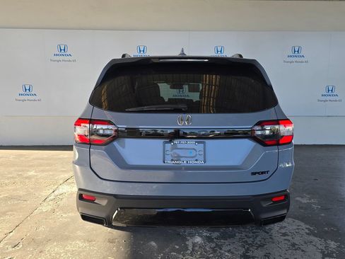 New 2026 Honda Pilot Sport image 5