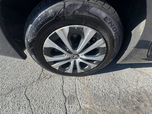 Used 2020 Toyota Prius LE w/ Carpet Mat Package AWD/4WD image 29