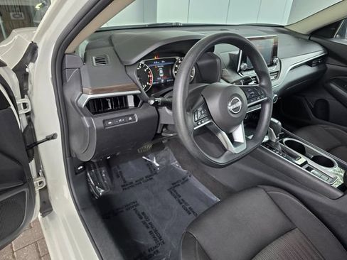 Used 2024 Nissan Altima 2.5 SV AWD/4WD image 21