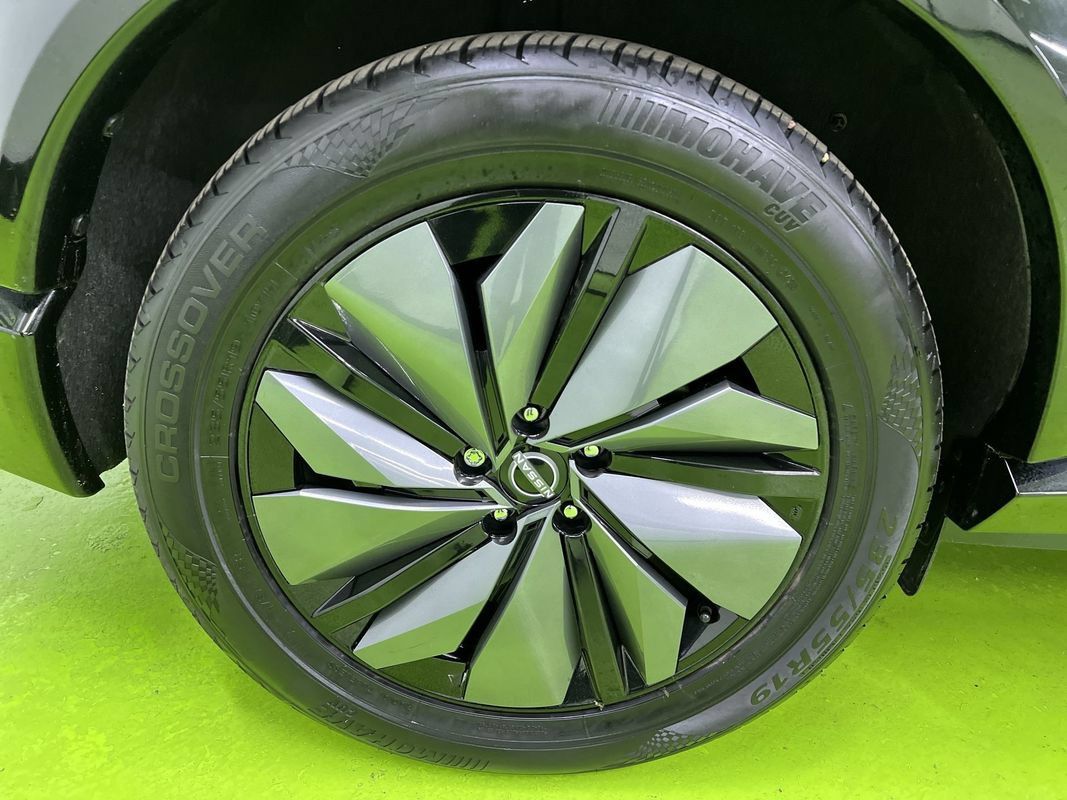 Used 2023 Nissan Ariya AWD image 2