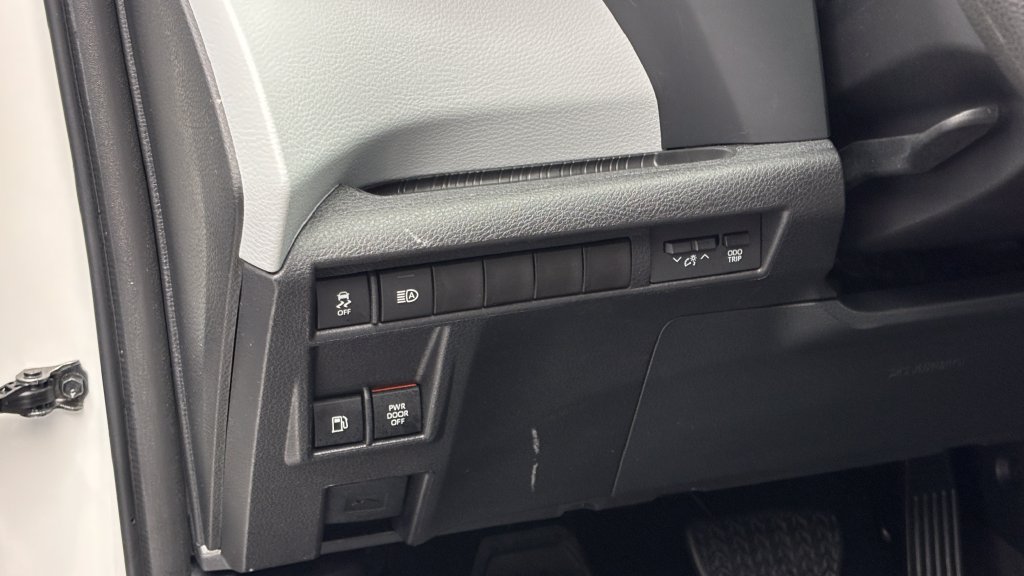 Certified 2026 Toyota Sienna LE FWD image 28