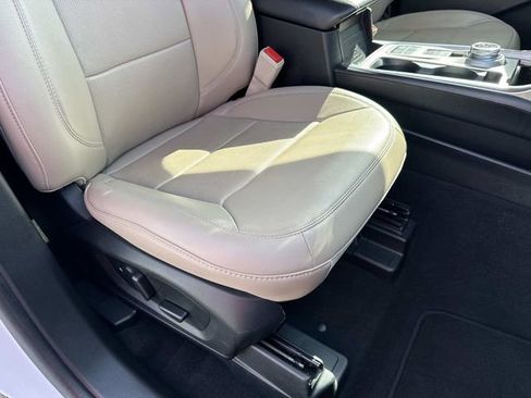 Used 2023 Ford Explorer Limited image 13