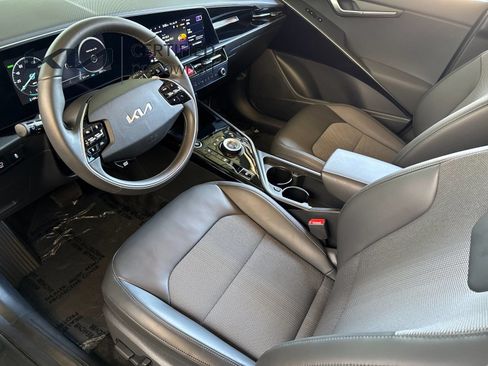 Certified 2024 Kia Niro Wind FWD image 11