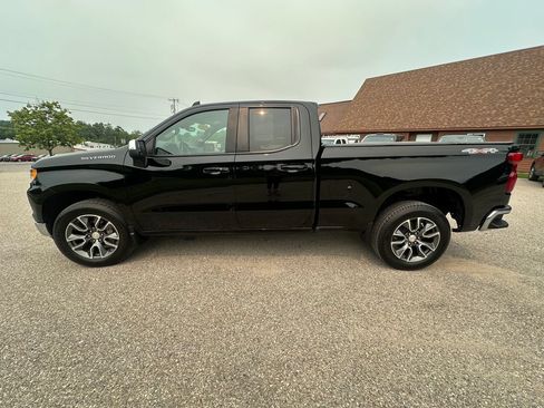 Used 2023 Chevrolet Silverado 1500 LT AWD/4WD image 2