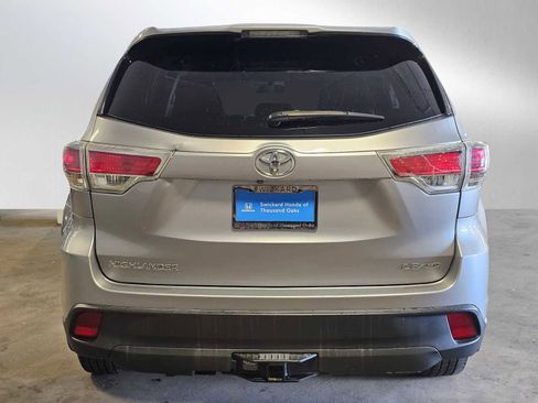 Used 2015 Toyota Highlander LE image 4