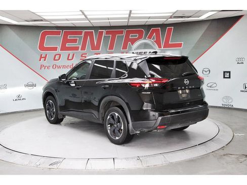 Used 2024 Nissan Rogue SV w/ SV Premium Package FWD image 3