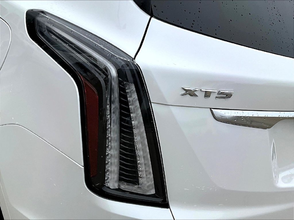 Used 2022 Cadillac XT5 Sportv w/ LPO, Floor Liner Package AWD/4WD image 25