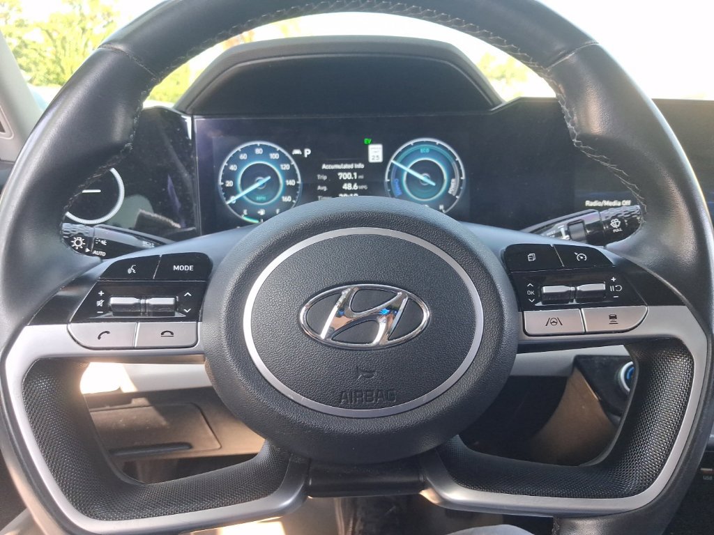 Used 2022 Hyundai Elantra Limited FWD image 31