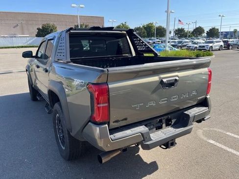 Used 2025 Toyota Tacoma TRD Off-Road w/ TRD Off Road Premium Package AWD/4WD image 8