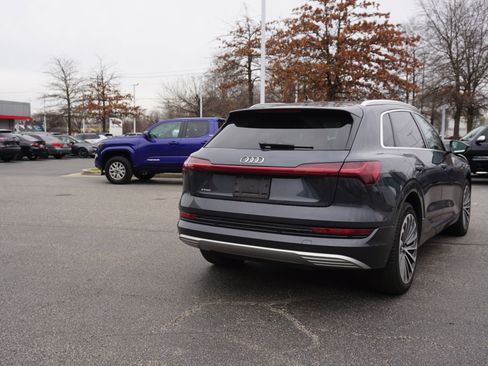 Used 2019 Audi e-tron Prestige w/ Prestige Package image 4