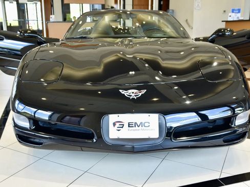 Used 2003 Chevrolet Corvette Convertible w/ Preferred Equipment Group1 RWD image 2