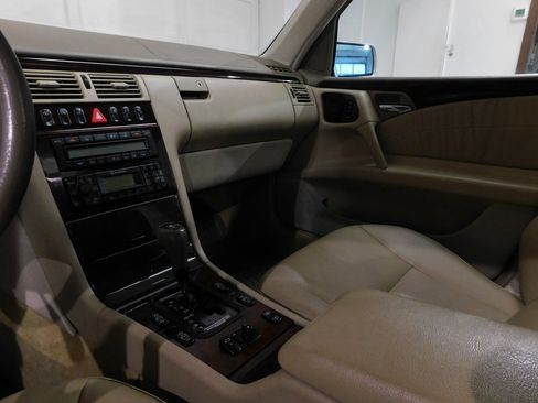 Used 1999 Mercedes-Benz E 320 4MATIC Sedan image 34