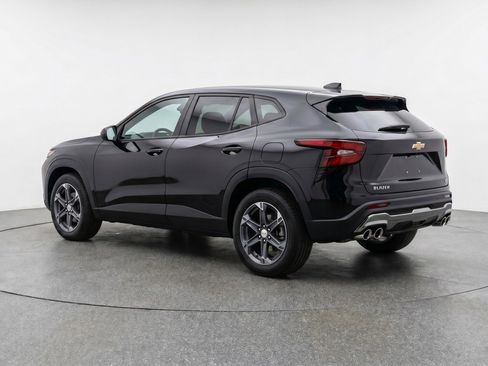 Used 2025 Chevrolet Blazer LT FWD image 6
