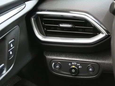 Used 2022 Chevrolet TrailBlazer LT AWD/4WD image 18