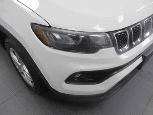 Used 2024 Jeep Compass Latitude image 10