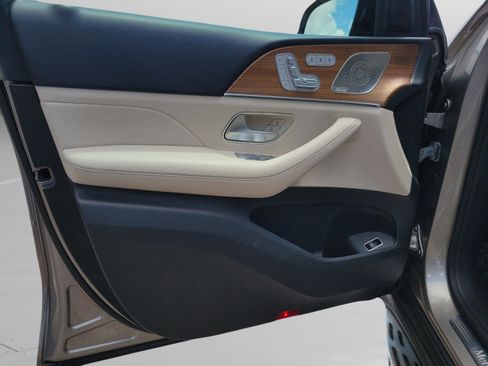 Used 2023 Mercedes-Benz GLS 450 4MATIC image 12