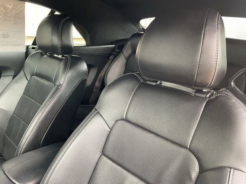 Used 2022 Ford Mustang Premium image 9