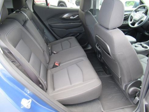 Used 2024 GMC Terrain SLE w/ Driver Convenience Package FWD image 31