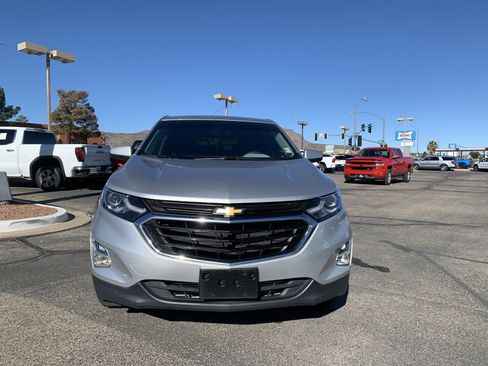 Used 2018 Chevrolet Equinox LT image 2