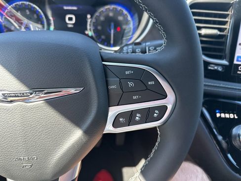 New 2026 Chrysler Pacifica Select image 65