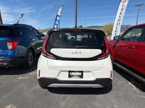 Used 2023 Kia Soul LX FWD image 4