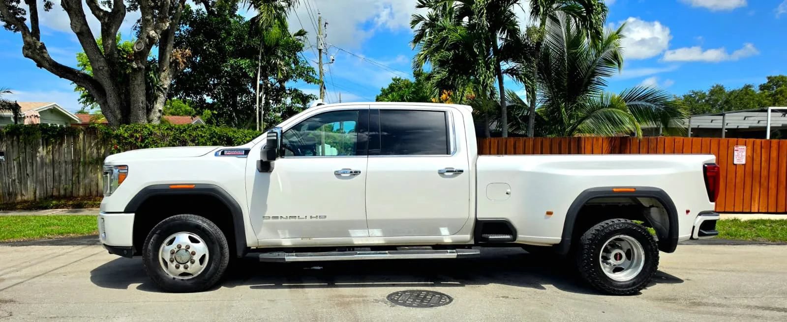 Used 2020 GMC Sierra 3500 Denali w/ Denali Ultimate Package AWD/4WD image 11