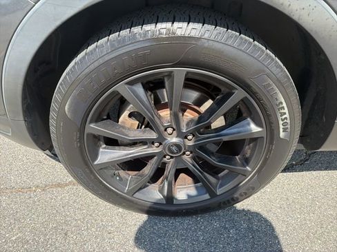 Used 2018 Ford Explorer XLT w/ Equipment Group 202A image 8