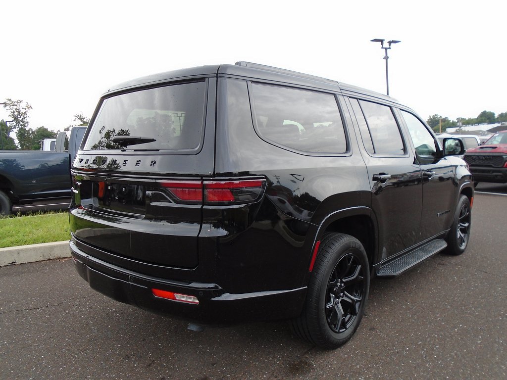 Certified 2025 Jeep Wagoneer Series II AWD/4WD image 3