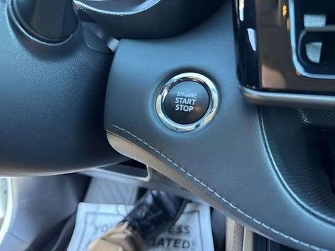 Used 2023 Toyota Highlander Limited image 28