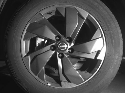 Used 2025 Nissan Rogue SV image 12