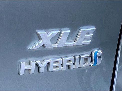 Used 2020 Toyota RAV4 XLE w/ Convenience Package image 10