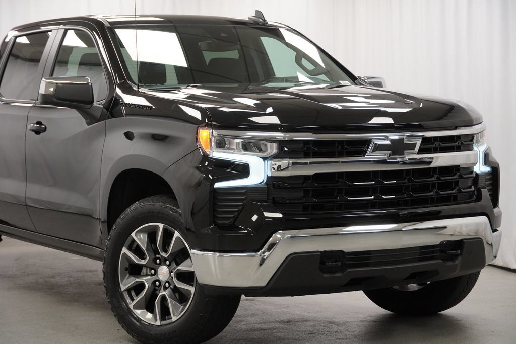 Used 2024 Chevrolet Silverado 1500 LT AWD/4WD image 6