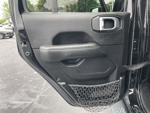 Used 2020 Jeep Gladiator Overland AWD/4WD image 11