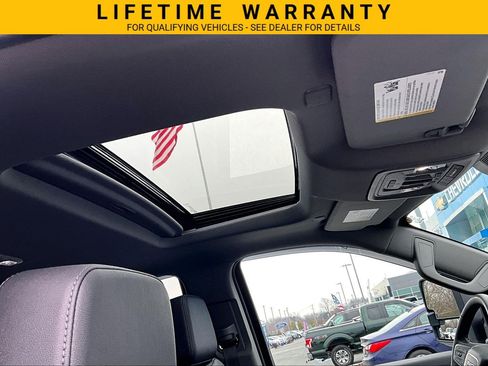Used 2025 GMC Sierra 3500 SLT w/ SLT Premium Package AWD/4WD image 18