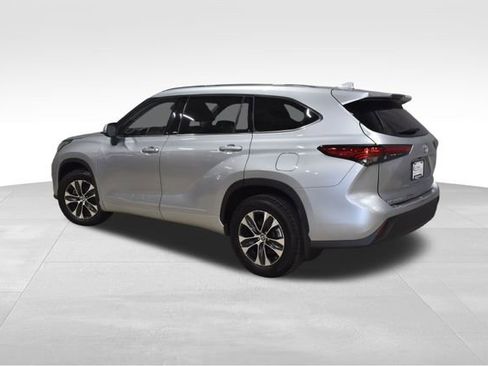 Used 2020 Toyota Highlander XLE image 7