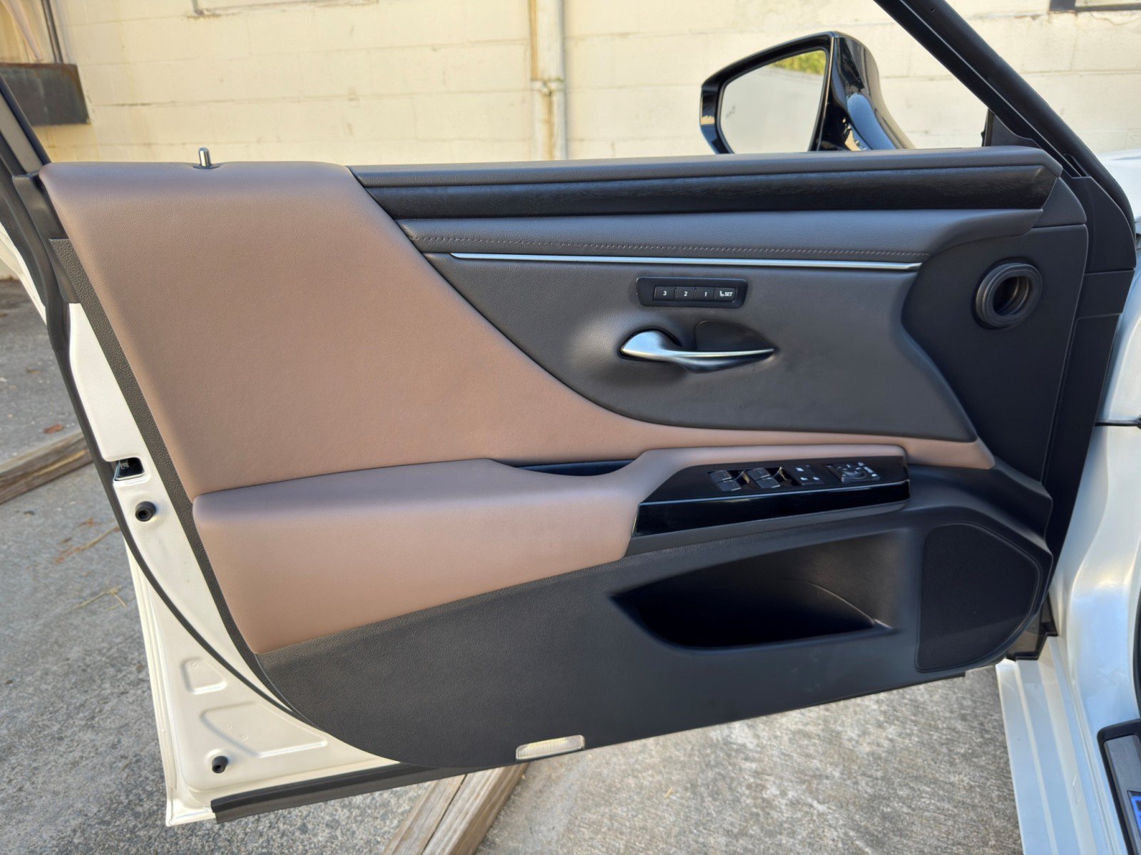 Used 2024 Lexus ES 300h w/ Premium Package FWD image 48