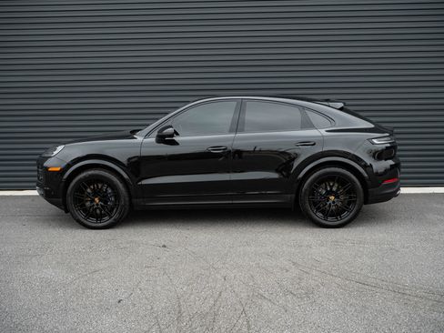 Certified 2024 Porsche Cayenne Coupe AWD/4WD image 2