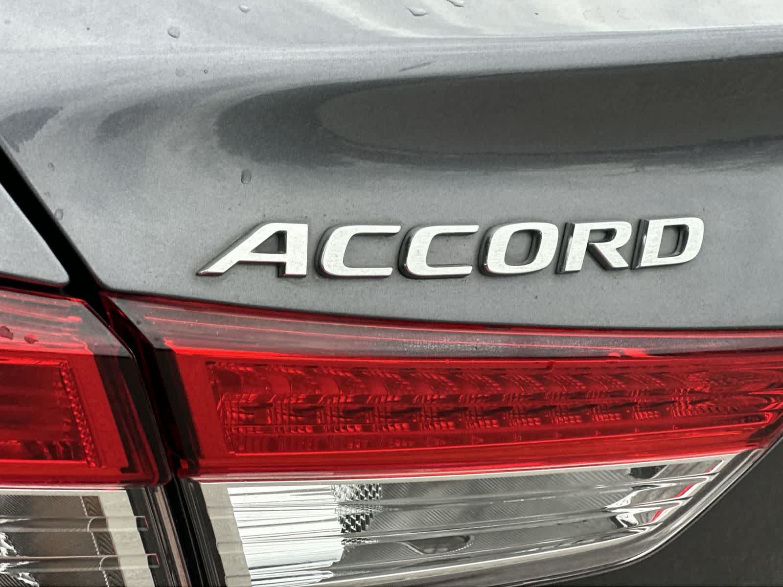 Used 2020 Honda Accord Touring image 11