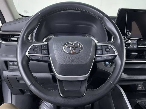 Used 2023 Toyota Highlander LE AWD/4WD image 14