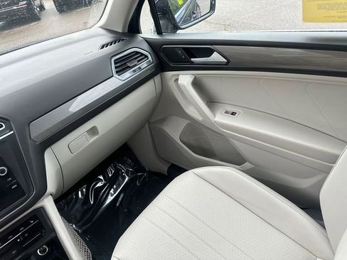 Used 2022 Volkswagen Tiguan SE FWD image 22