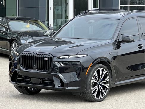 Used 2023 BMW X7 M60i image 13