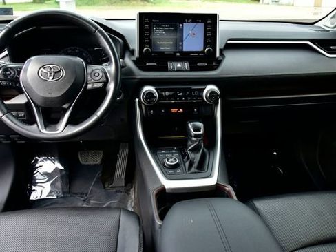 Used 2021 Toyota RAV4 Limited AWD/4WD image 18