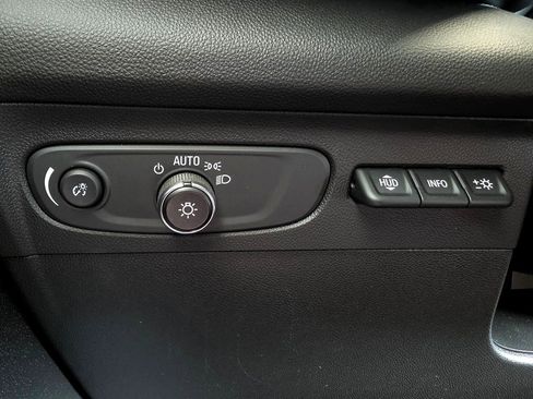 Used 2021 Buick Envision Essence w/ Technology Package I AWD/4WD image 18