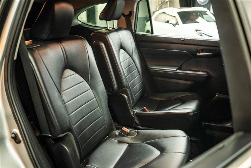 Used 2023 Toyota Highlander XLE AWD/4WD image 13