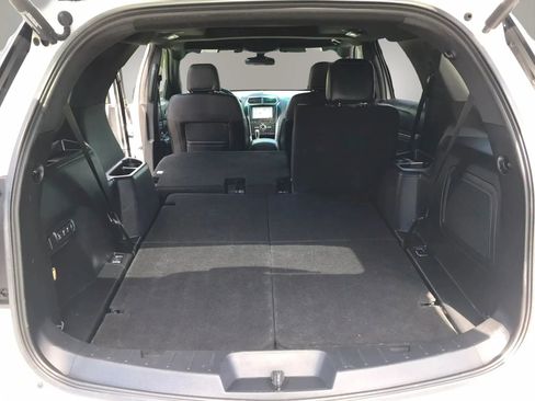 Used 2017 Ford Explorer Limited w/ Equipment Group 301A AWD/4WD image 38