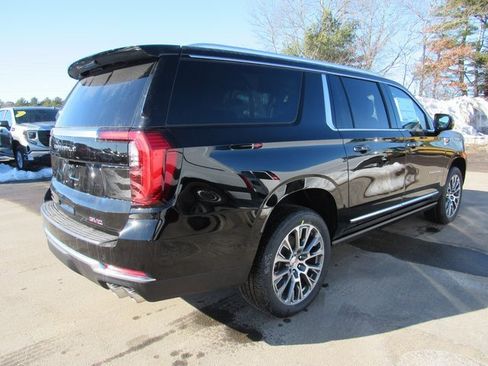 New 2026 GMC Yukon XL Denali w/ Denali Reserve Package image 7