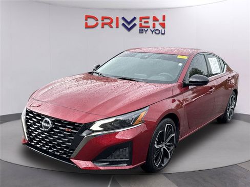 Used 2025 Nissan Altima 2.5 SR FWD image 8