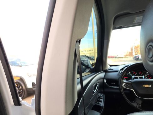 Used 2018 Chevrolet Traverse LT image 29